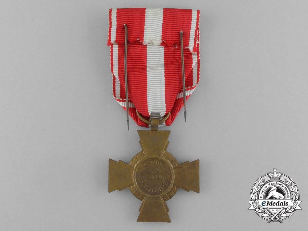 a_french_cross_of_military_valour_in_box_e_821_1