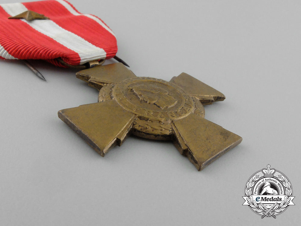 a_french_cross_of_military_valour_in_box_e_822_1
