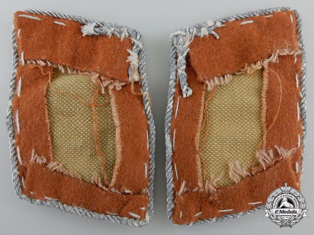 a_set_of_luftwaffe_signals_leutnant's_collar_tabs_e_826