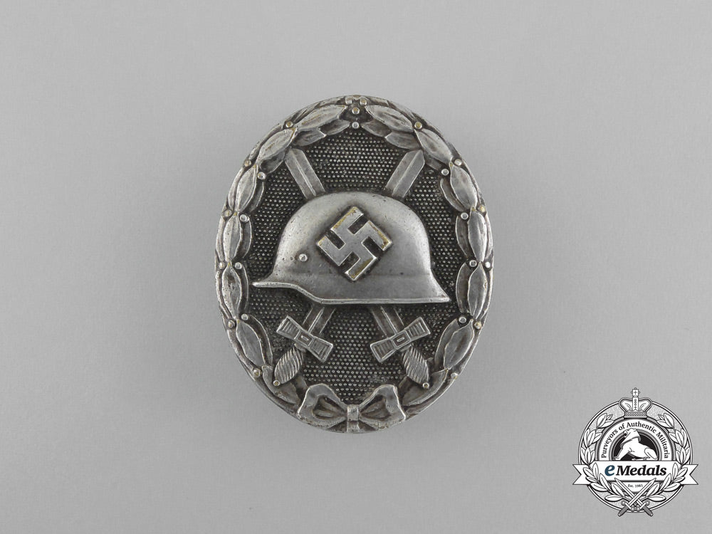 an_early_silver_grade_wound_badge_by_the_official_mint_of_vienna_e_980_1