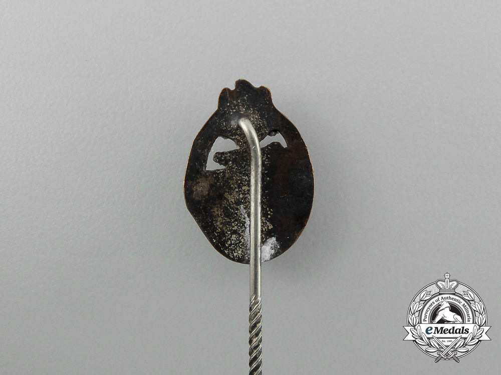 a_miniature_second_war_german_silver_grade_tank_badge_stick_pin_e_998_1