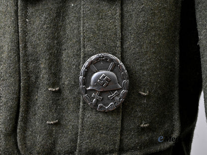 germany,_heer._a_rare_großdeutschland_division_service_tunic_for_a_leutnant_of_engineers,_late-_war_example_e_medals__g62717_9