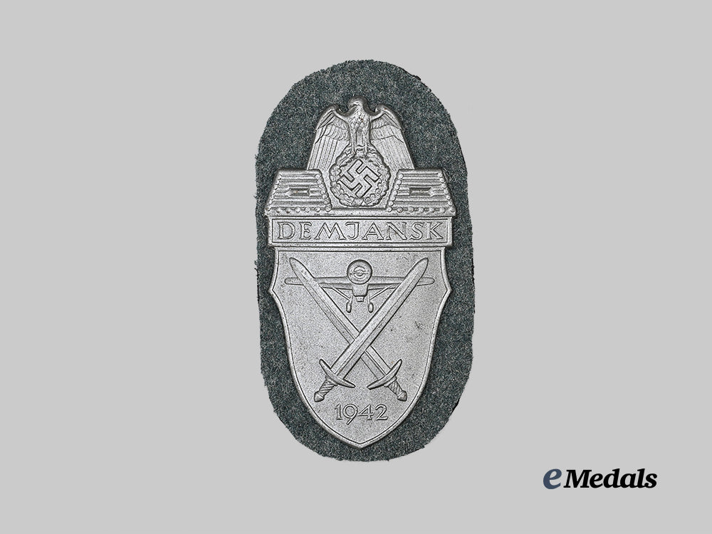 germany,_heer._a_demjansk_shield_e_medals__g62802_2