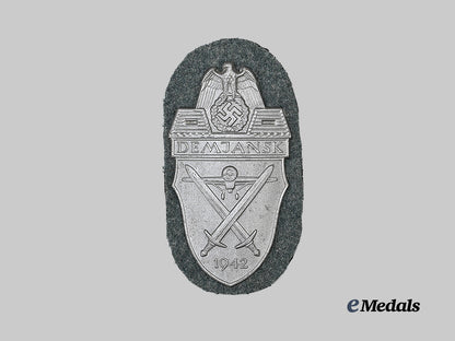 germany,_heer._a_demjansk_shield_e_medals__g62802_2
