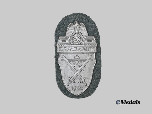 germany,_heer._a_demjansk_shield_e_medals__g62802_2