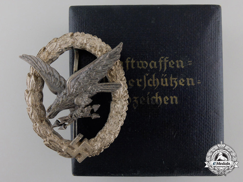 a_mint_luftwaffe_air_gunner's&_f/_e_badge_by_juncker_with_case_em11a