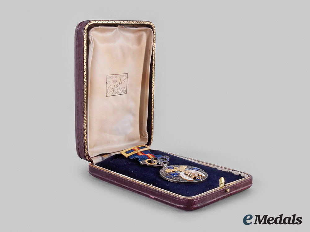 spain,_facisist_period._a_medal_for_sport_merit,_ii_class_silver_medal_with_case,_by_cejalvo,_c.1955__emd0108_m20_01738_1_1