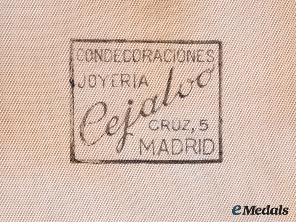 spain,_facisist_period._a_medal_for_sport_merit,_ii_class_silver_medal_with_case,_by_cejalvo,_c.1955__emd0113_m20_01739_1_1
