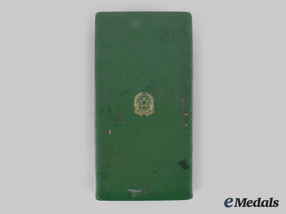 italy,_republic._an_order_of_merit_of_the_italian_republic,_grand_officer_with_case,_c.1960__emd0139_m20_01751_1