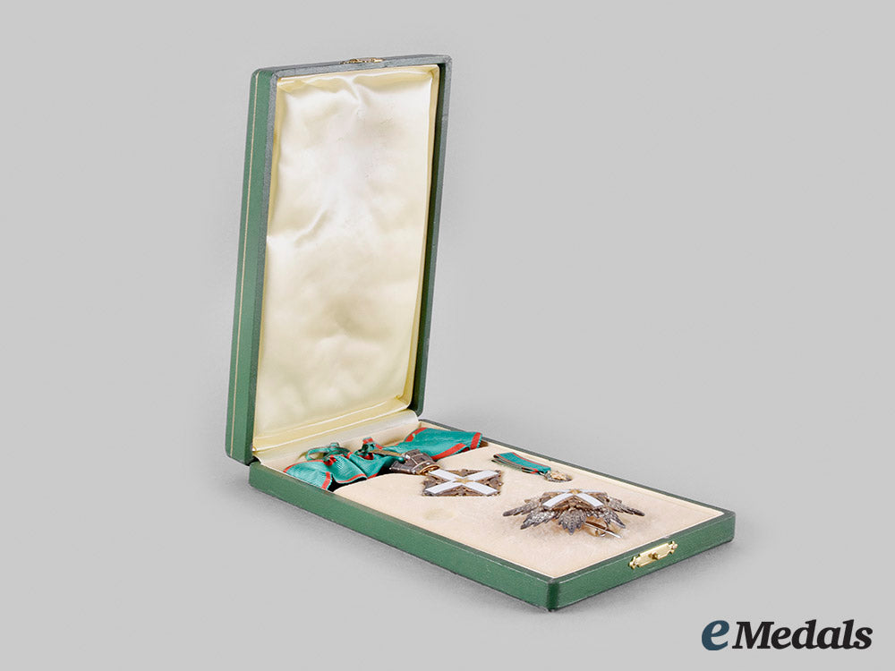 italy,_republic._an_order_of_merit_of_the_italian_republic,_grand_officer_with_case,_c.1960__emd0145_m20_01753_1