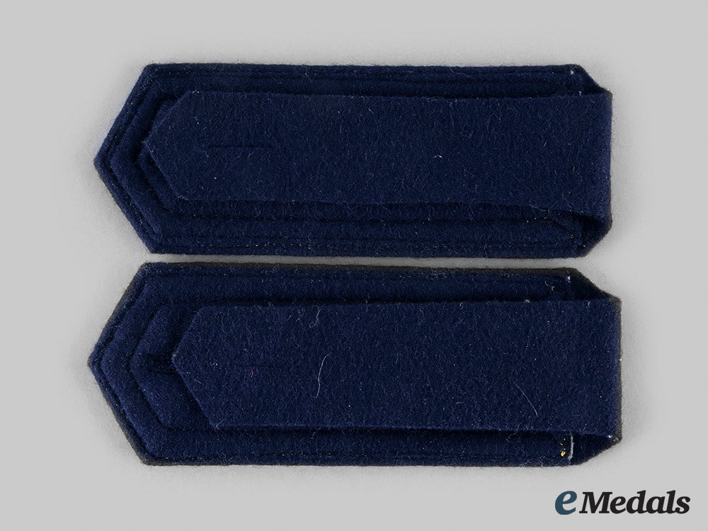 germany,_kriegsmarine._a_set_of_kriegsmarine_enlisted_personnel_shoulder_boards__emd0615_m20_01717_1