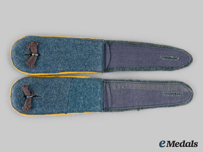 germany,_heer._a_set_of_cavalry/_reconnaissance_enlisted_shoulder_straps__emd0658_m20_01728