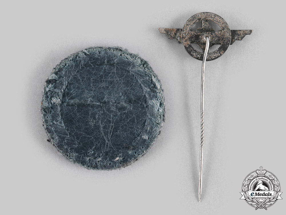 germany,_dlv._a_lot_of_german_air_sports_association_insignia_and_documents_to_karl_möbes__emd1286_c20_01639_1_1_1_1