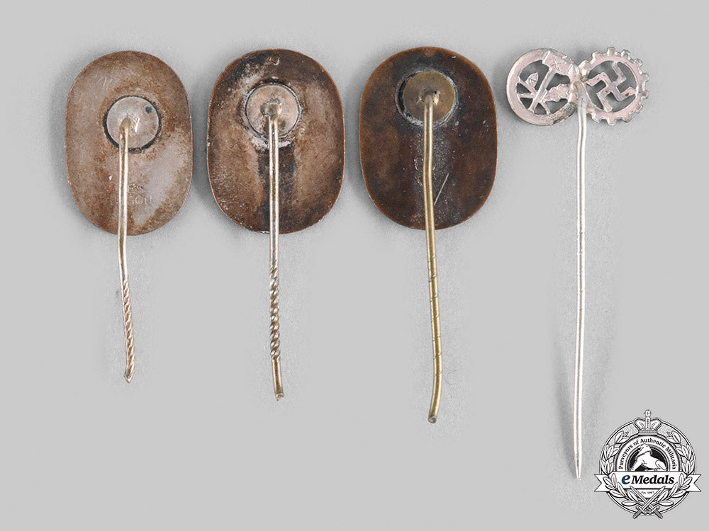 germany,_third_reich._a_lot_of_labour_organization_membership_pins__emd1568_m20_01897_1