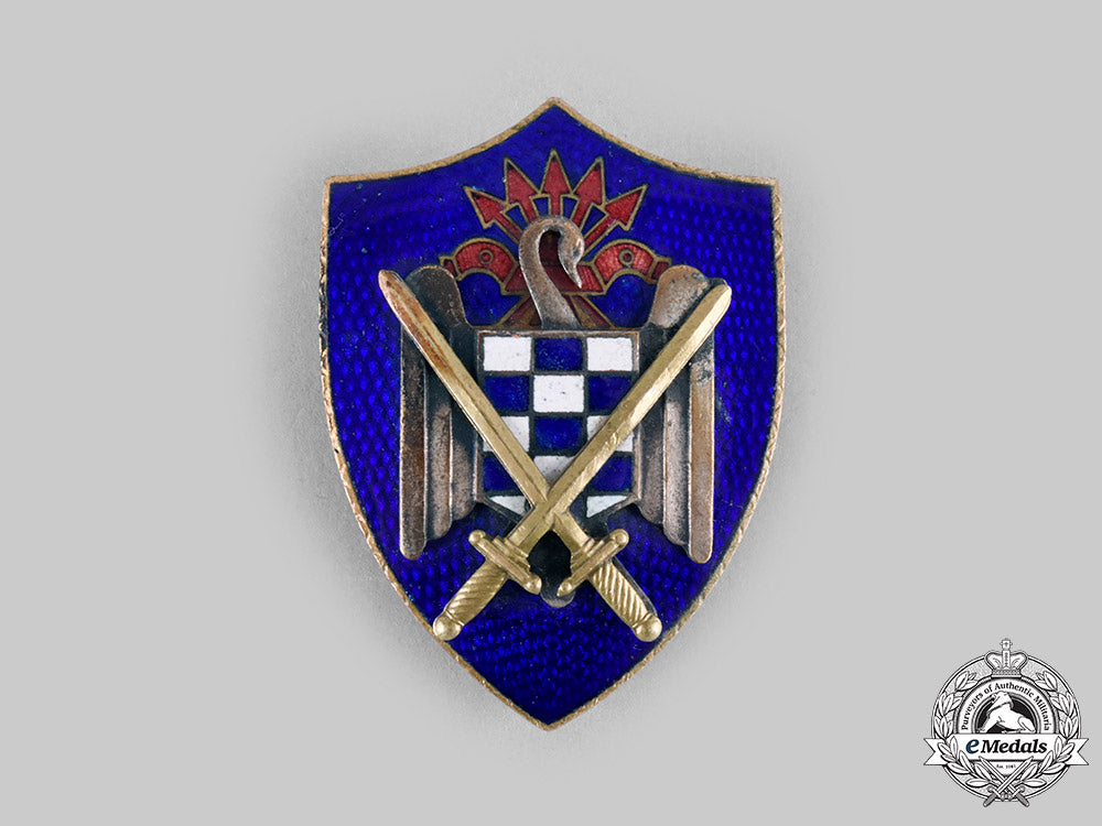 spain,_fascist_state._a_spanish_students_league_of_the_falange_army_badge_c.1950__emd1680_c20_01803_1_1