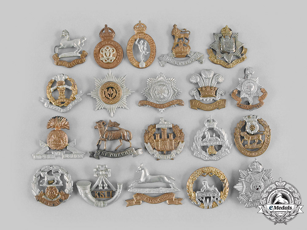 united_kingdom._a_lot_of_twenty_cap_badges__emd1984_m20_02090_1