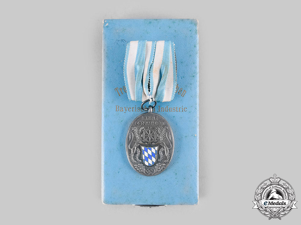 germany,_third_reich._a_bavarian_industry25-_year_faithful_service_badge,_with_case_and_miniature,_by_deschelr&_sohn__emd2182_c20_01842_1