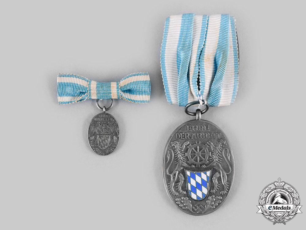 germany,_third_reich._a_bavarian_industry25-_year_faithful_service_badge,_with_case_and_miniature,_by_deschelr&_sohn__emd2184_c20_01843_1