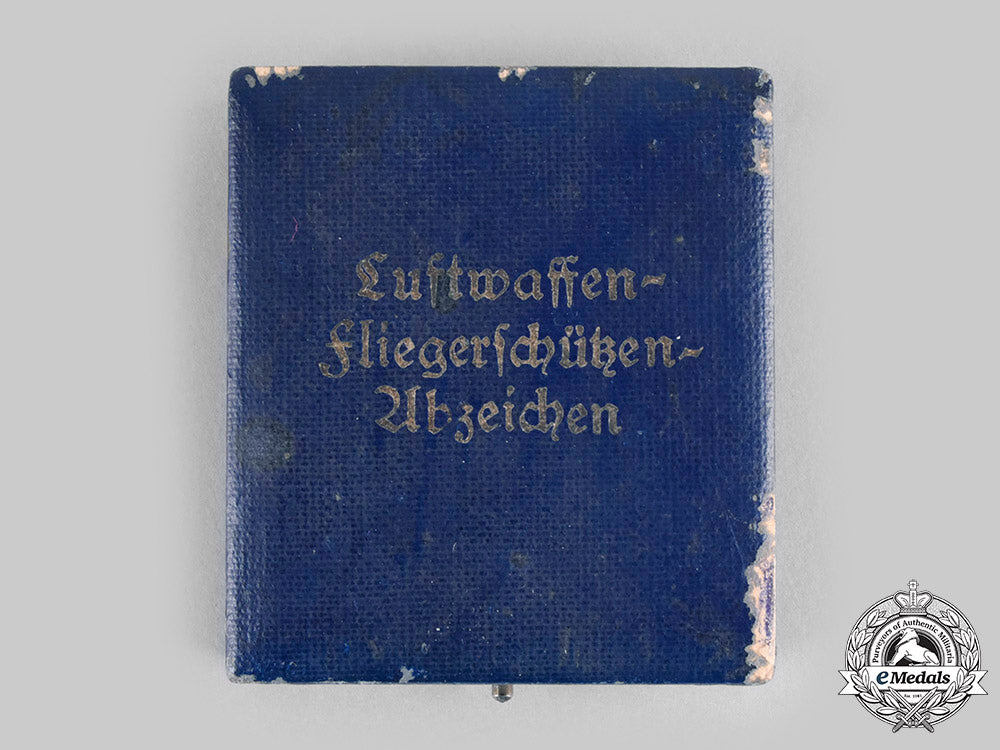 germany,_luftwaffe._a_radio_operator_and_air_gunner_badge,_with_case__emd2621_c20_01922_1_1_1