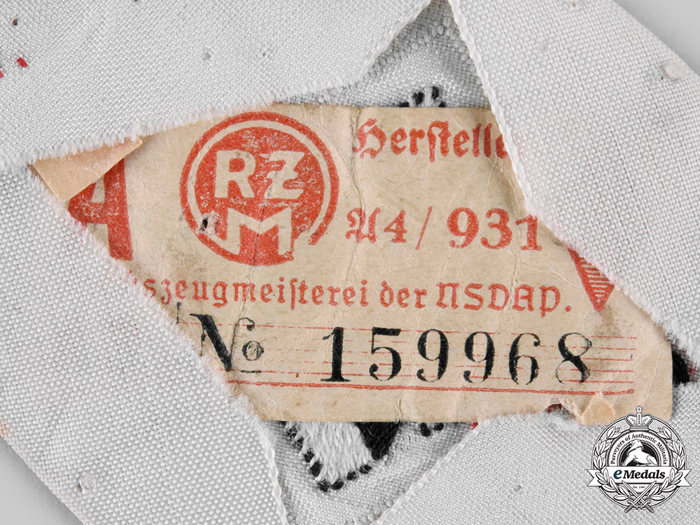 germany,_hj/_bdm._a_pair_of_hj_and_league_of_german_girls_insignia__emd2671_c20_01930