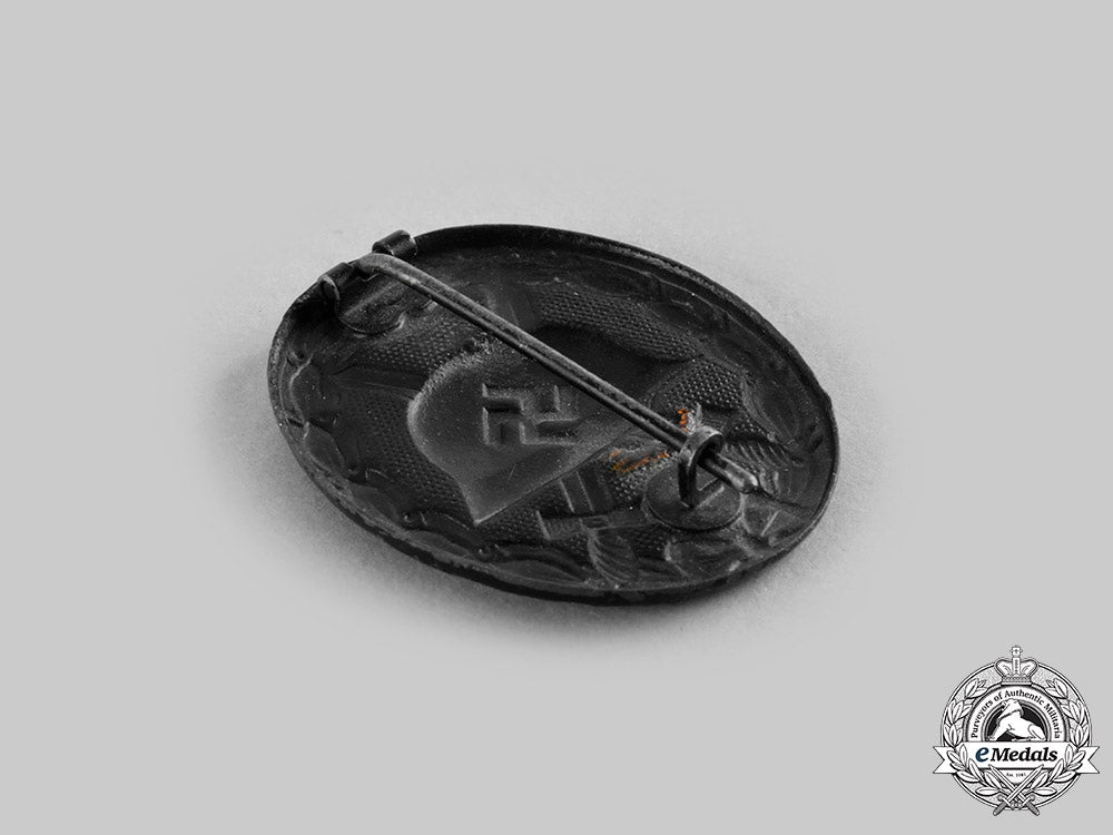 germany,_heer._a_wound_badge,_black_grade,_with_award_document_to_grenadier_franz_jankowiak__emd4401_c20_02473_2_1