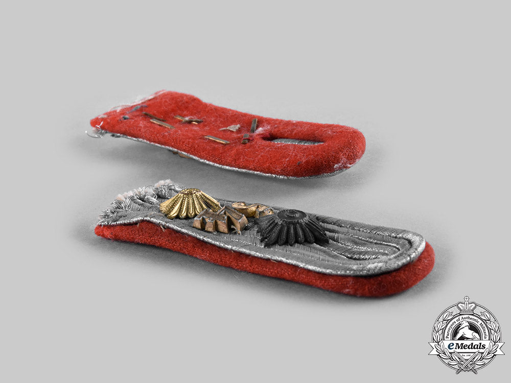 germany,_heer._a_set_of_heer_flak/_artillery_hauptmann_shoulder_boards__emd4525_c20_02359_1_1