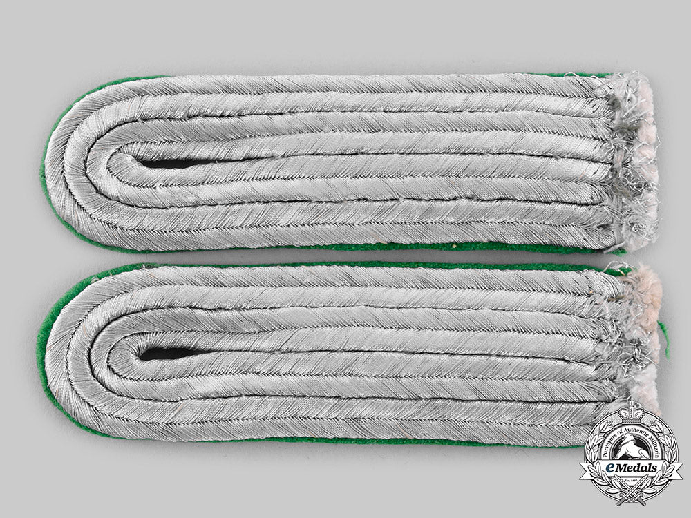 germany,_heer._a_pair_of_panzergrenadier_leutnant_shoulder_boards__emd7780