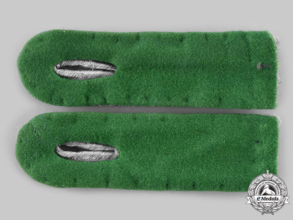 germany,_heer._a_pair_of_panzergrenadier_leutnant_shoulder_boards__emd7783