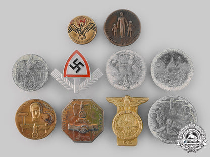 germany,_third_reich._a_mixed_lot_of_badges__emd8240