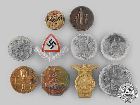 germany,_third_reich._a_mixed_lot_of_badges__emd8240