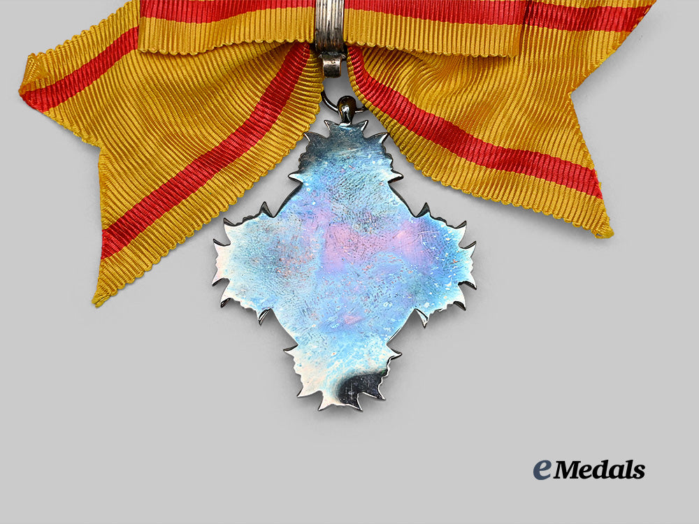 japan,_empire._an_order_of_the_sacred_crown,_v_i_i_i_class,_c.1900_e_medals__m0332-46_7