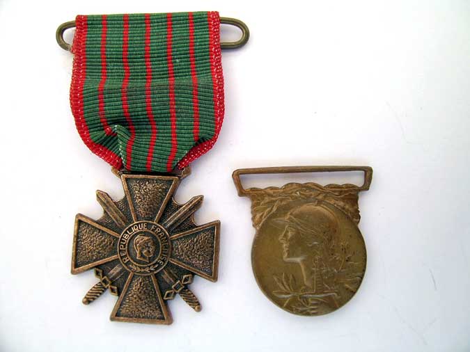 two_miniatures_f1860001
