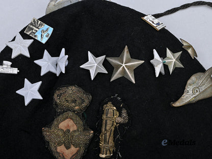italy,_fascist_state._a_youth_g_i_l_fez_with_badges_and_pins_e_medals__e_u24899_8