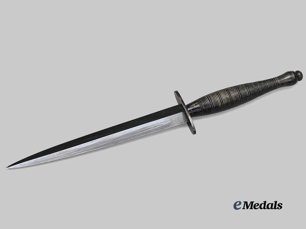 united_kingdom._a_fairbairn-_sykes_fighting_knife,_beaded_and_ringed_model,_broad_arrow_export_example_e_medals__g_b8633_5
