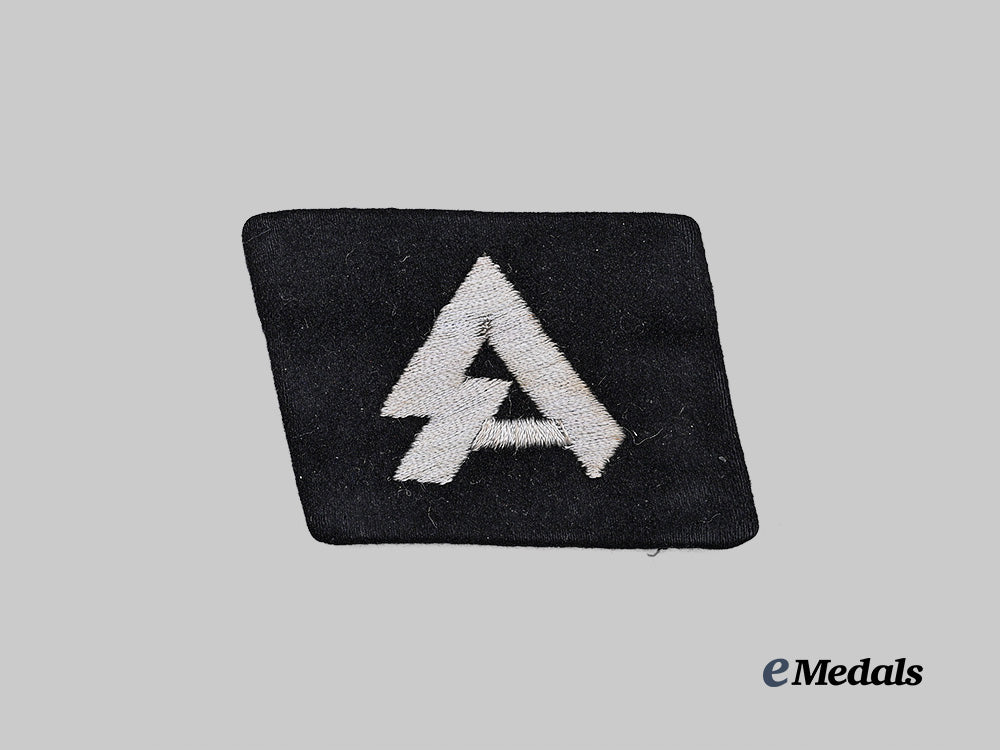 germany,_s_s._an18th_s_s_volunteer_panzergrenadier_division_horst_wessel_collar_tab_e_medals__g63005_2