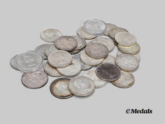 Canada, Commonwealth. A Lot of 32 Silver Dollars
