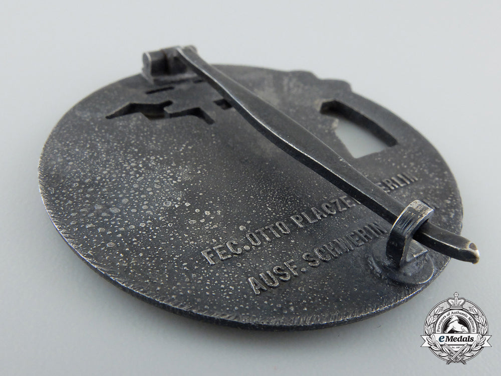 a_kriegsmarine_blockade_runner_badge_by_schwerin,_berlin_f_143