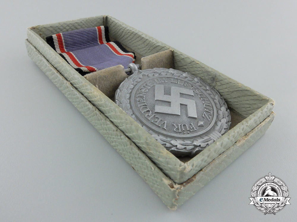 an_air_defence(_luftschutz)_medal;_second_class_with_box_of_issue_f_530