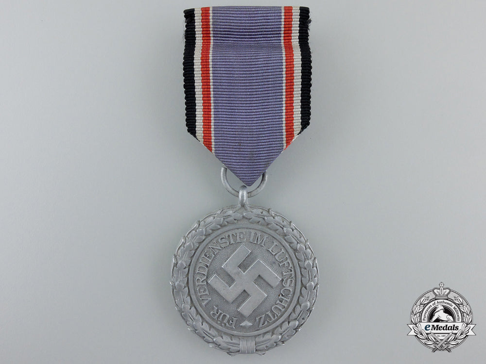 an_air_defence(_luftschutz)_medal;_second_class_with_box_of_issue_f_531