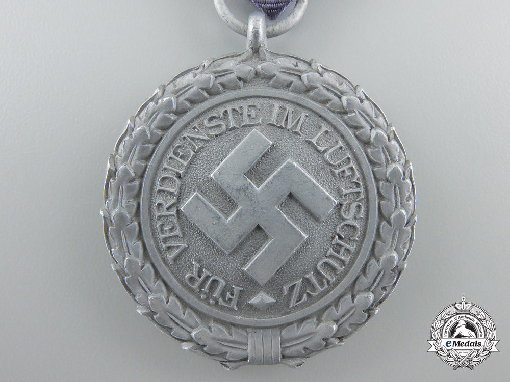 an_air_defence(_luftschutz)_medal;_second_class_with_box_of_issue_f_532