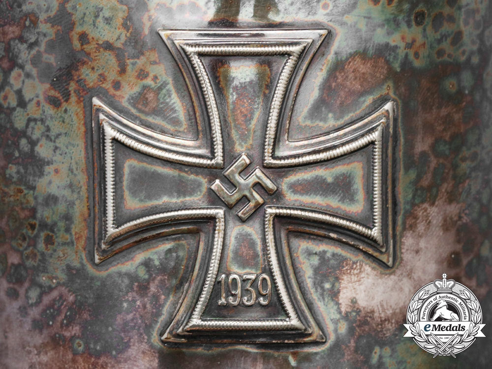 an_honour_goblet_to_dkg_recipient&_battle_of_britain_participant_f_957_1