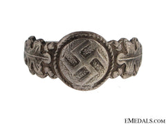 Female Nazi-Sympathizer Ring