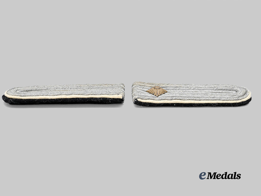 germany,_s_s._a_pair_of_waffen-_s_s_infantry_shoulder_boards_for_officer_ranks_e_medals__g62978_4