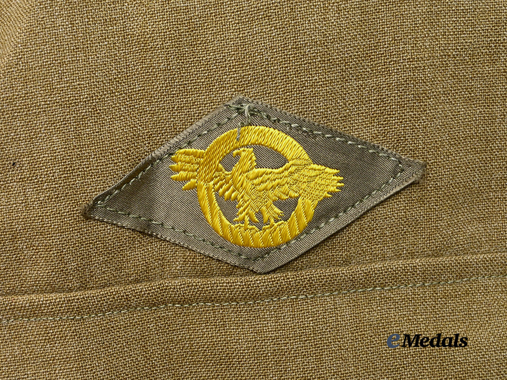 united_states._a_third_division_eisenhower_jacket_with_m1937_general_service_shirt_e_medals__w8599_8
