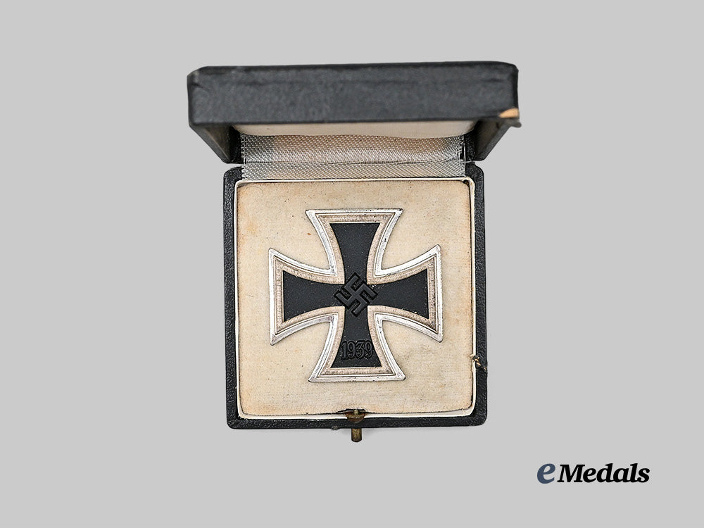 germany,_wehrmacht._a1939_iron_cross_i_class,_with_case,_by_c._f._zimmermann_e_medals__g61756_3