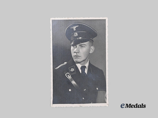 germany,_s_s._a_totenkopf-_standarte1_oberbayern_studio_portrait,_prague1940_e_medals__g63022_2