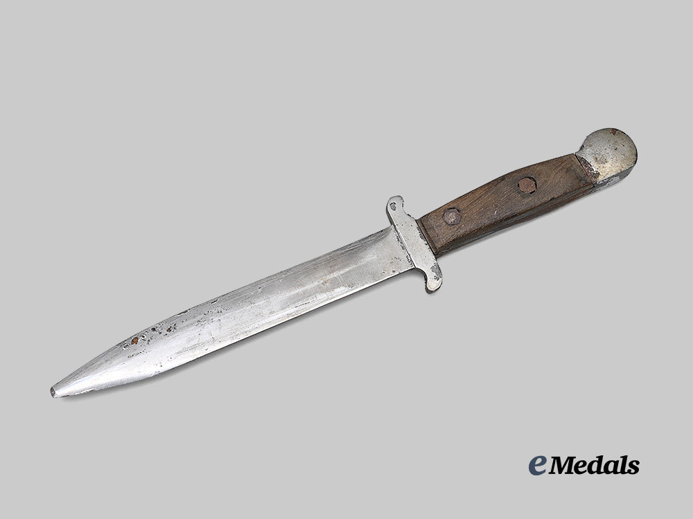 united_kingdom._a_lot_of_four_blades_with_escape_knife_e_medals__g_b8649_25