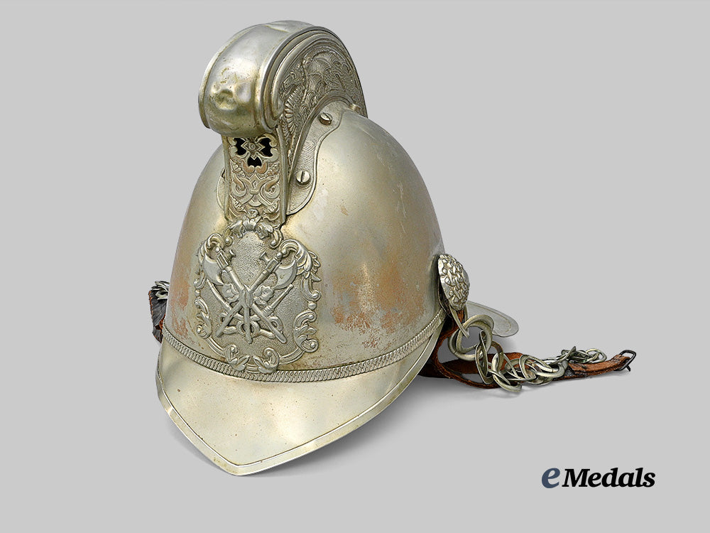 united_kingdom._a_merryweather_fire_service_helmet,_c.1900_e_medals__g_b8325_4