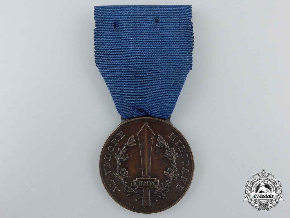 italy,_fascist_state._a_medal_for_military_valour;_bronze_grade_with_stickpin_g_095_2_1