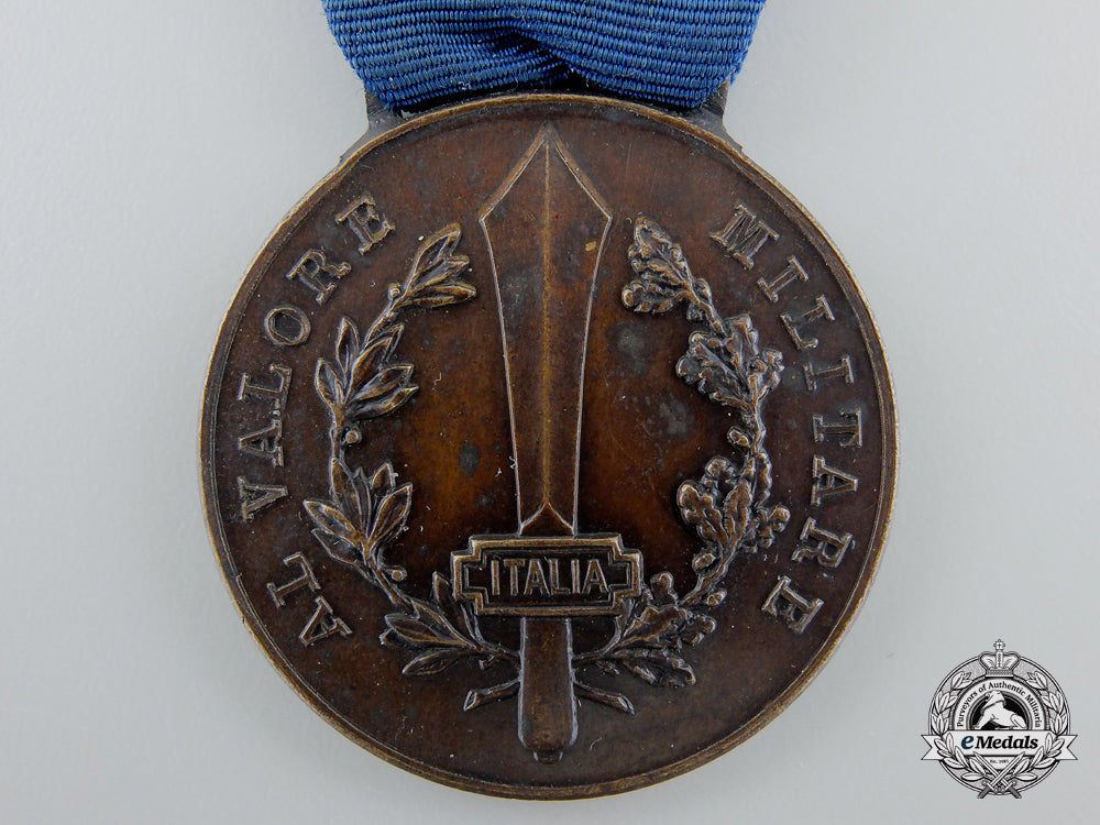 italy,_fascist_state._a_medal_for_military_valour;_bronze_grade_with_stickpin_g_096_2_1